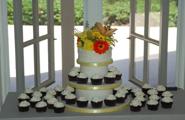 Cake and cupcake display - Talk Sweet to Me
