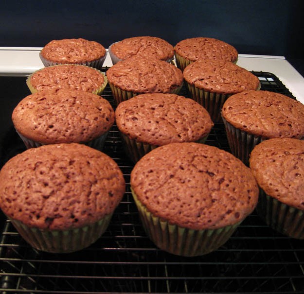 Cupcakes cooling on rack - Talk Sweet to Me
